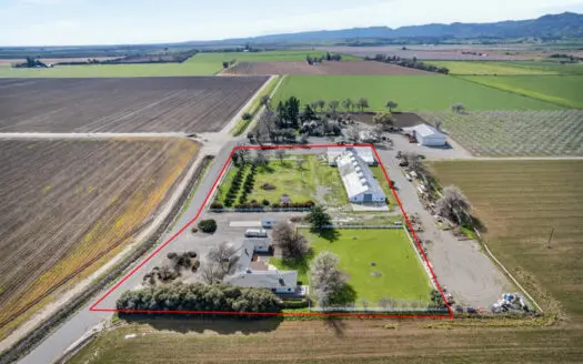 Esparto Historic Estate on 5 Acres with Landmark Barn