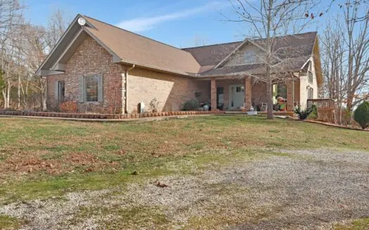 Contemporary Home with Pasture in South Central Missouri