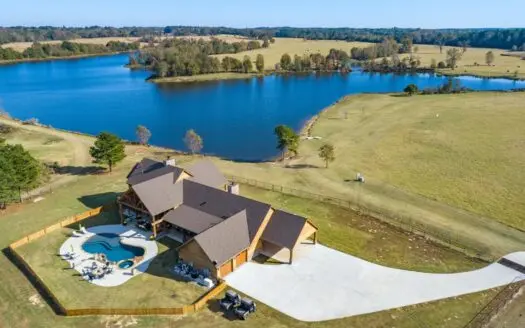 East Texas Game & Cattle Ranch – 1146 Acres – Lakefront Home