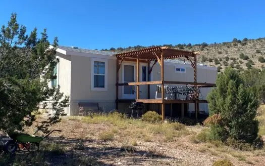 Newer Country Home on Grid in Northern Az