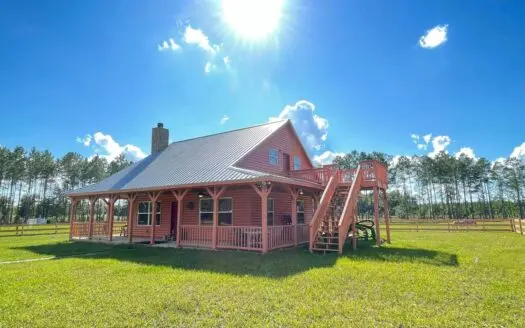 Beautiful Log Home in Winding River Preserve!