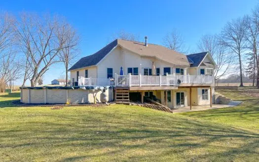 Country Home on 5 Acres Outside Of Carlinville Illinois