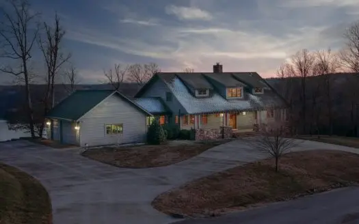 Pending Lakefront Home on Dale Hollow Lake in Albany, Ky