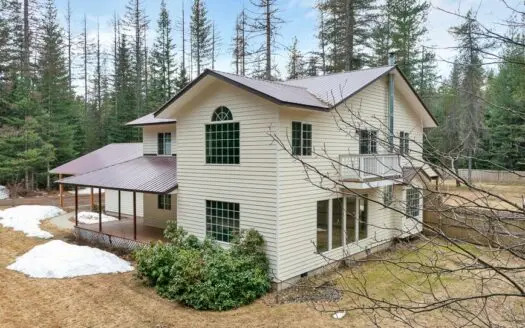 Country Home in Heron Montana for Sale
