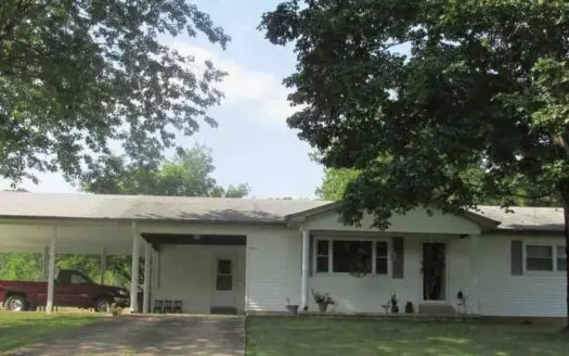 Country Home Minutes from Clearwater Lake