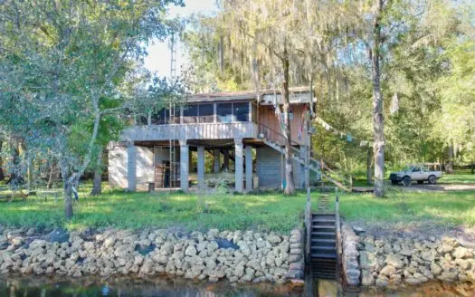 Beautiful Home on the Famous Suwannee River!