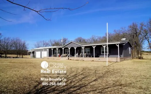 Stroud, Central Oklahoma Quaint Country Home and Acreage