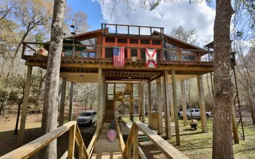 Custom Home on the Santa Fe River!