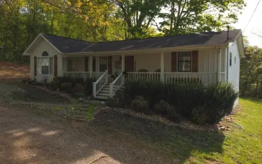 3 Bedroom 2 Bath Home on 8.56 Acres in East Tenn for Sale.