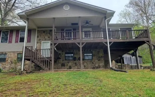 3 Br, 2 Ba Close to Town in Sneedville, Tn for Sale