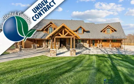 Missouri Luxury Log Home on Acreage for Sale