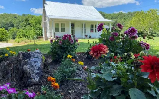 Farm House on 6.23 Acres with Barn – Casey County, Ky