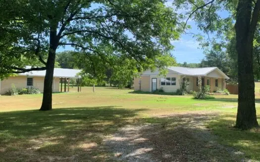 Beautiful Country Farmette Along Dead End Road in Arkansas