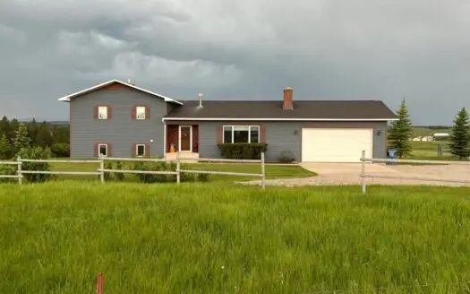 Country Home Near Golf Course Room for Horses for Sale