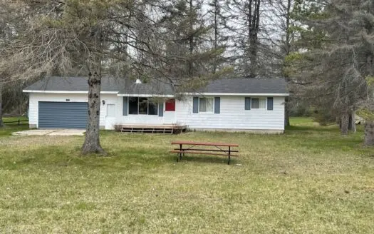 Northern Michigan Beaver Lake Cabin Home for Sale