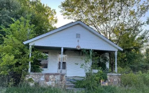 Fixer Upper Country Home for Sale Near Alton, Mo