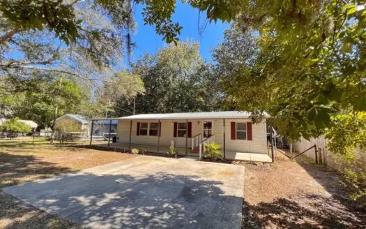 Country Home – Minutes to the Suwannee River!