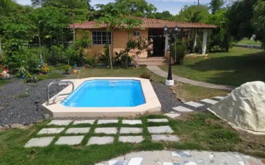 Exclusive In Coronado : Private retreat with 2 homes and a pool