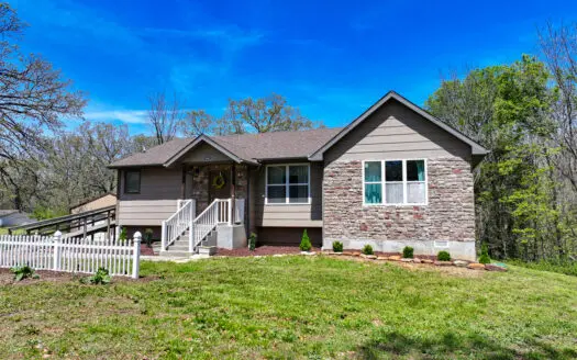 Home on acreage for sale Collins MO