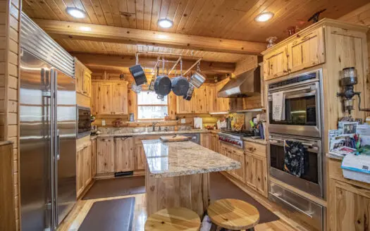 Log home acreage for sale in Jones County Iowa