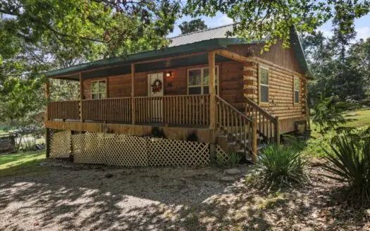Charming Cabin Retreat near Alton, Missouri