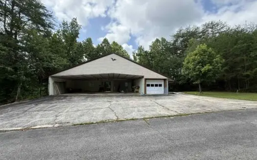 Fixer-Upper with Aviation Charm!