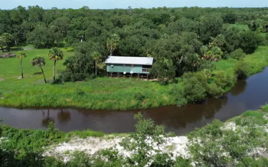 Beautiful secluded Creekside Stilt Cabin in Arcadia, Florida!