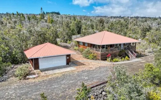 Turnkey 3BD Hawai‘i Home w/Ocean Views, Lanai, Garage & Vaulted C
