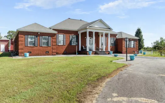 Large Home For Sale on 9.5+/- acres with Pond near Damascus, AR
