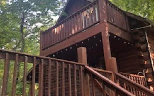Waterfront Log Cabin in the Woods located in Eureka Springs, AR