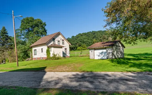 Trempealeau County Country Home & Hunting Property for Sale