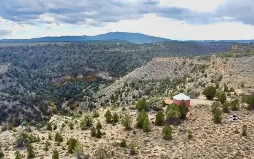 31.12 Acres Overlooking The Nutrias River With a Yurt