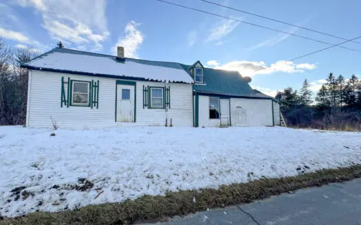 Affordable Farmhouse in the Country – Springfield, Maine