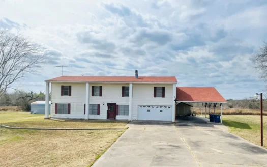 Large Home in Beeville, Texas