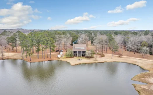 668 Acre Turnkey Hunting Property Sleeps 22 in West AL