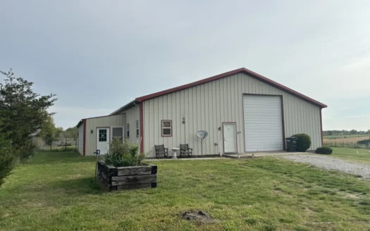 19.3 Acres of Country Living in Henry County, MO