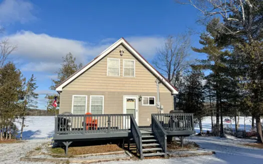 Peaceful Waterfront Cottage – Lincoln, Maine