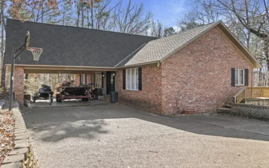 Greers Ferry Lake Lakefront Home For Sale in Heber Springs, AR