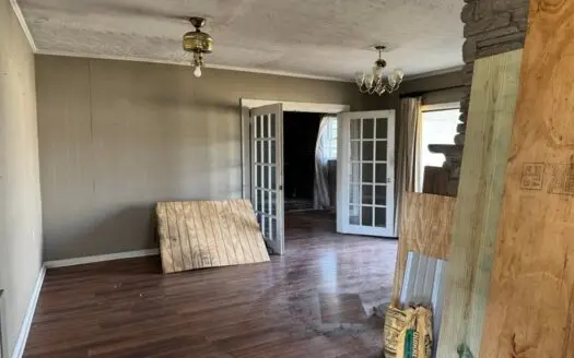 1900’s Fixer Upper Farmhouse on .76 acres in Greeneville, TN