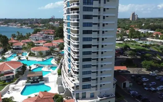 Beautiful 1 bedroom ground floor unit at Coronado Country Club