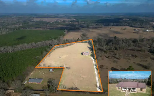 Beautiful Country Home on 9± Acres Near Atlanta, TX