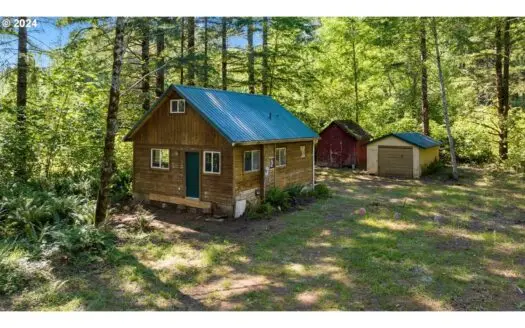 Log Cabin in Ariel, WA For Sale!