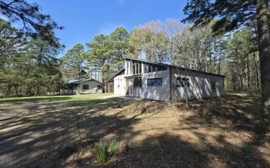 Country Acreage & Shop – Adjoining National Forest Area