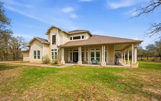 Country Home on 4.66 Acres – North of Sinton, TX