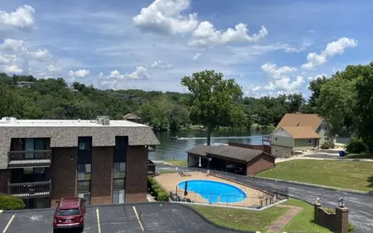 Lakeside living with boat, Skip & lift