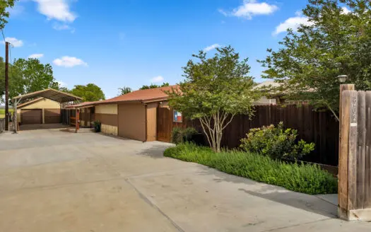 Living the Life on the Lake at 202 Lakeview, Lake City, Texas