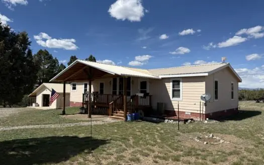 Gorgeous Home located in Fort Heron Preserve with fishing rights