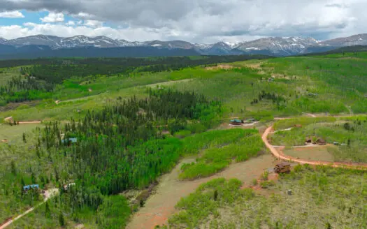 Horses welcome in SIlverheels Ranch Fairplay