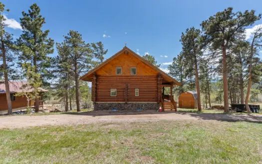 Beautiful Log Home with Snowcapped Mountain Views