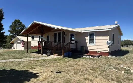 Gorgeous Home located in Fort Heron Preserve with fishing rights